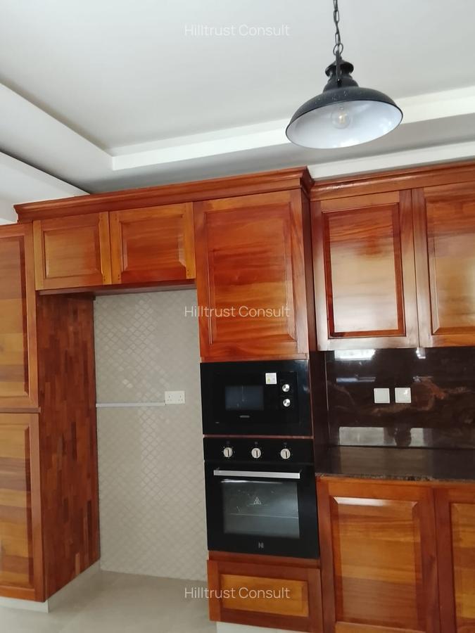 5 Bed Townhouse with En Suite in Lavington - 9