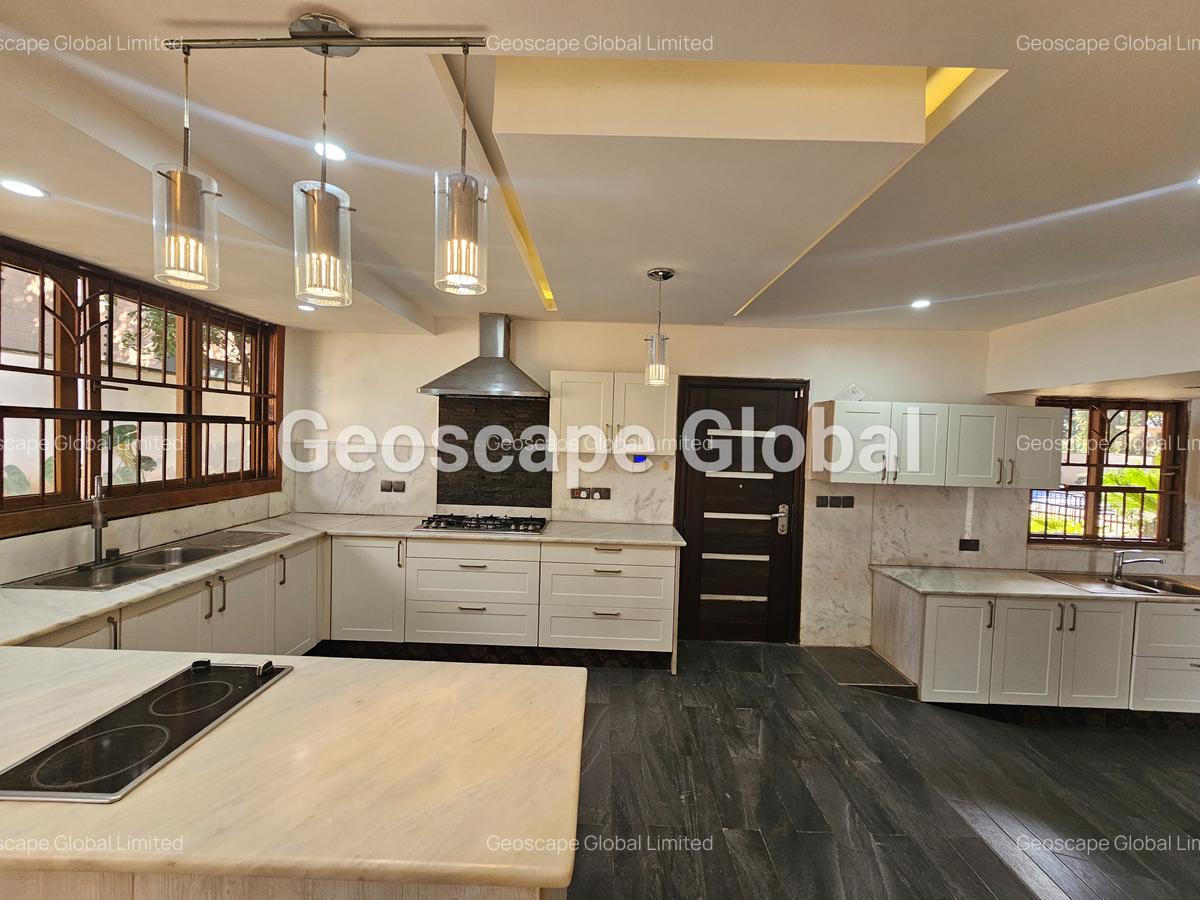 4 Bed Apartment with En Suite in Riverside - 5