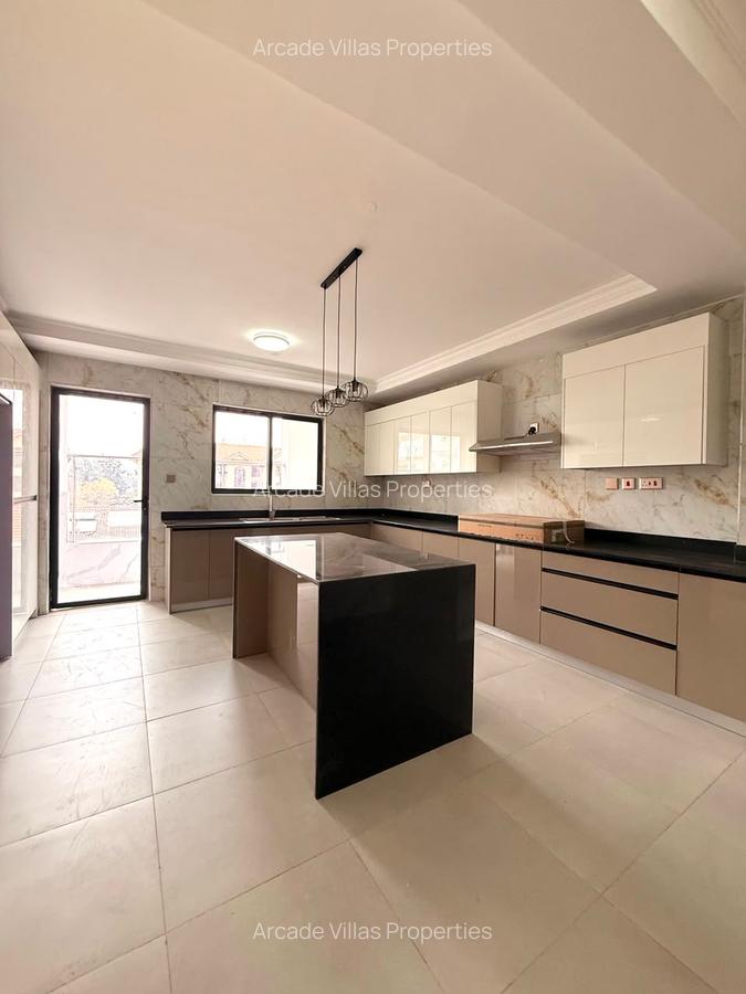 5 Bed Apartment with En Suite in Kilimani - 14