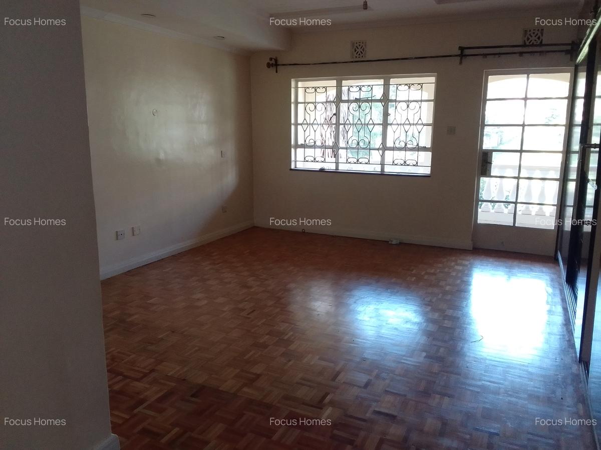5 Bed Townhouse with En Suite in Lavington - 4
