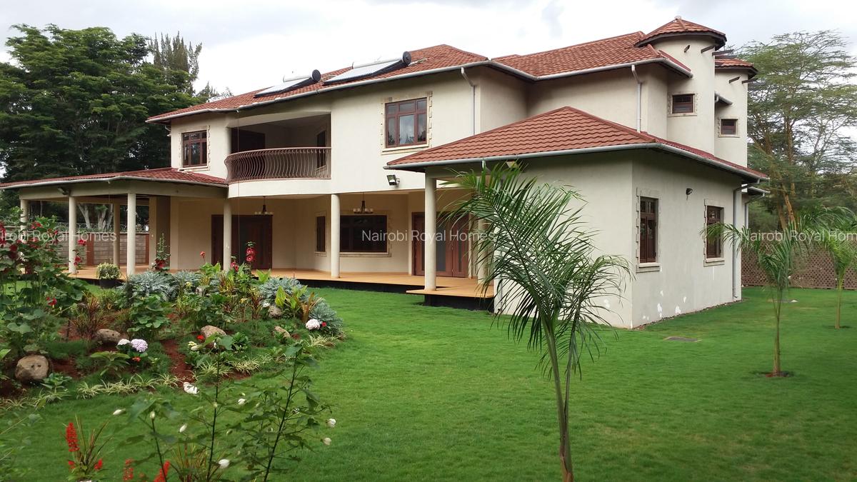 5 Bed House with En Suite at Flem Tree - 1