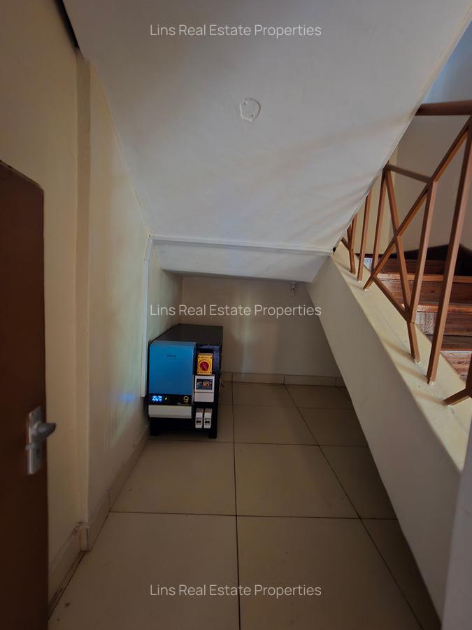 4 Bed House with En Suite in Runda - 19