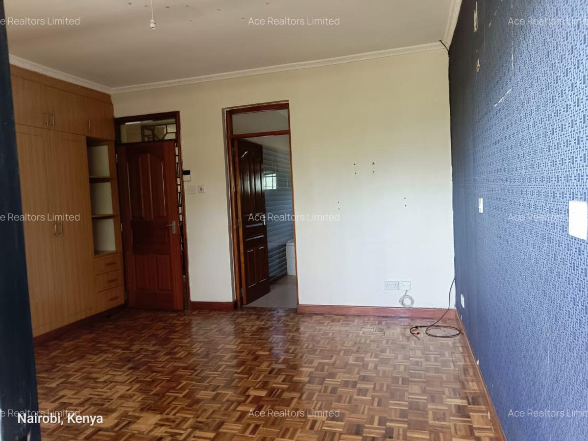 4 Bed Townhouse with En Suite at Near Isk School - 16