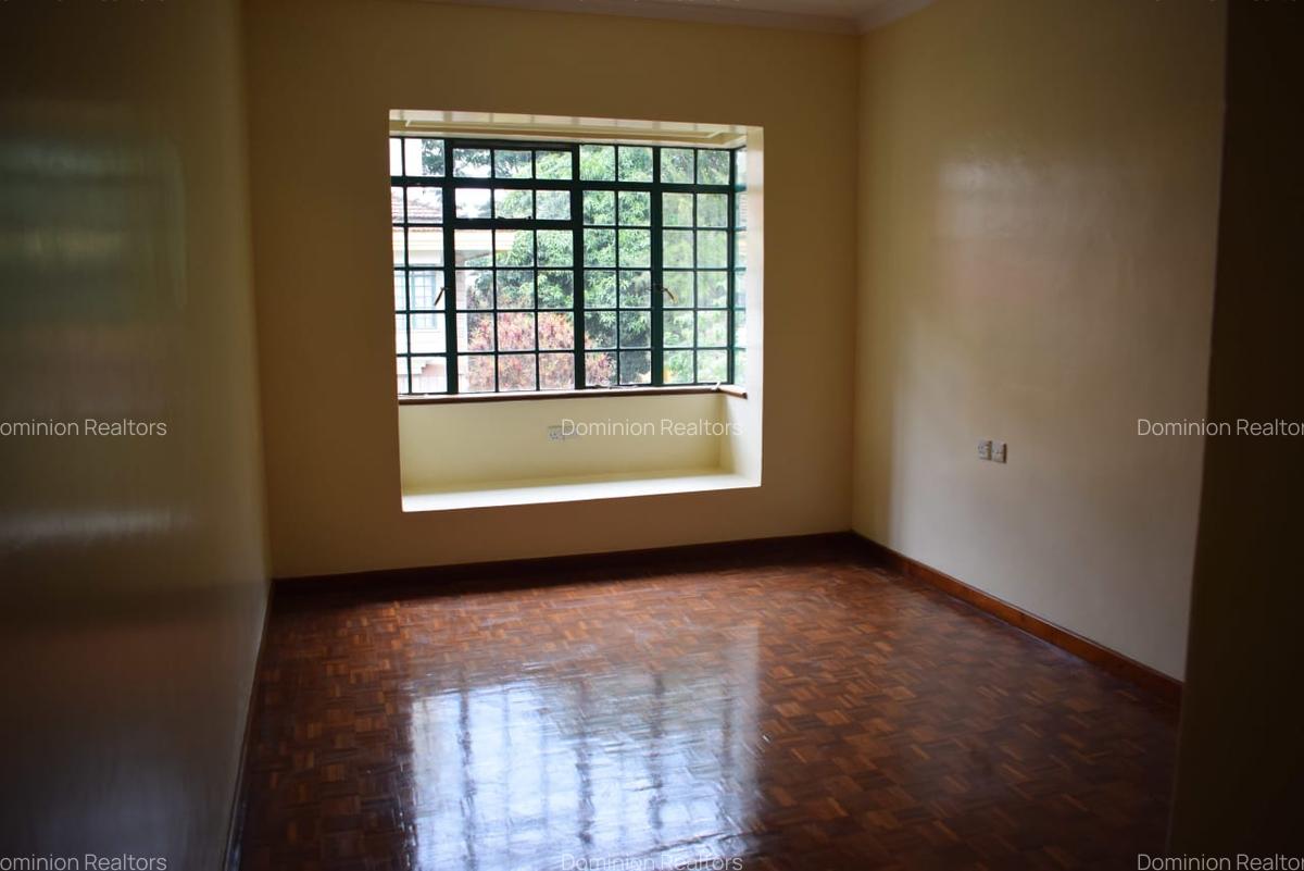 4 Bed Townhouse with En Suite at Brookside Gardens - 9