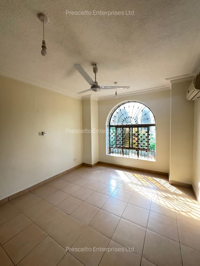 2 Bed Apartment with En Suite at Off Links Road - 9