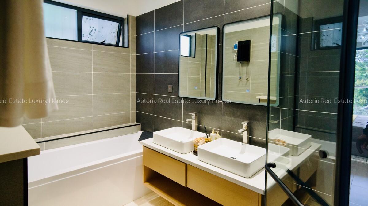 4 Bed Apartment with En Suite at 2026-405 - 14