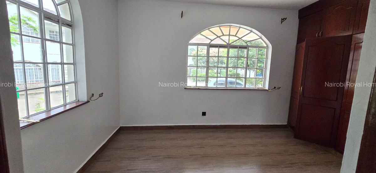5 Bed Townhouse with En Suite at Off Convent Drive - 18