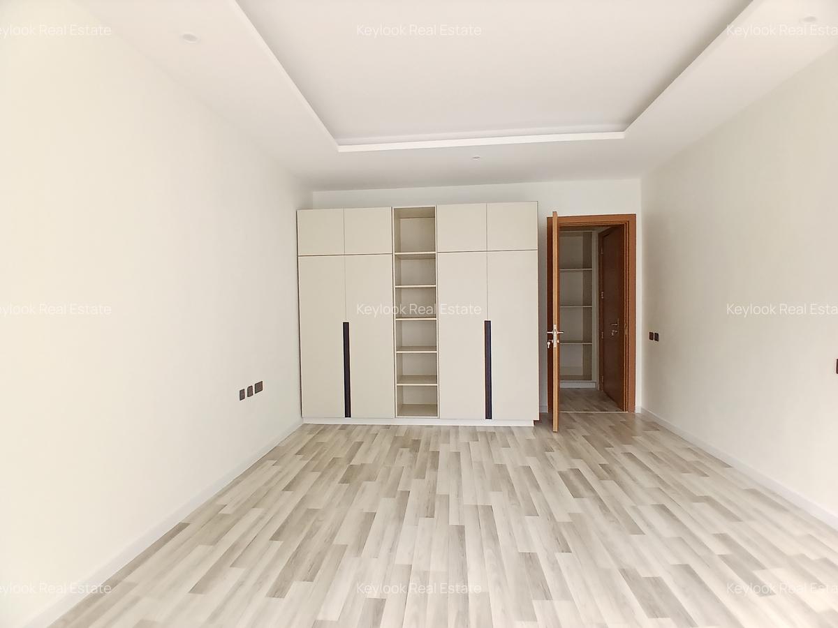 5 Bed Townhouse with En Suite at Lavington Green - 17