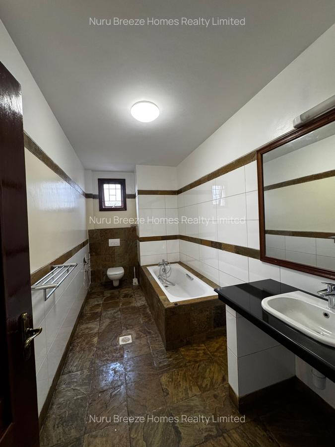 3 Bed Apartment with En Suite in Riverside - 16