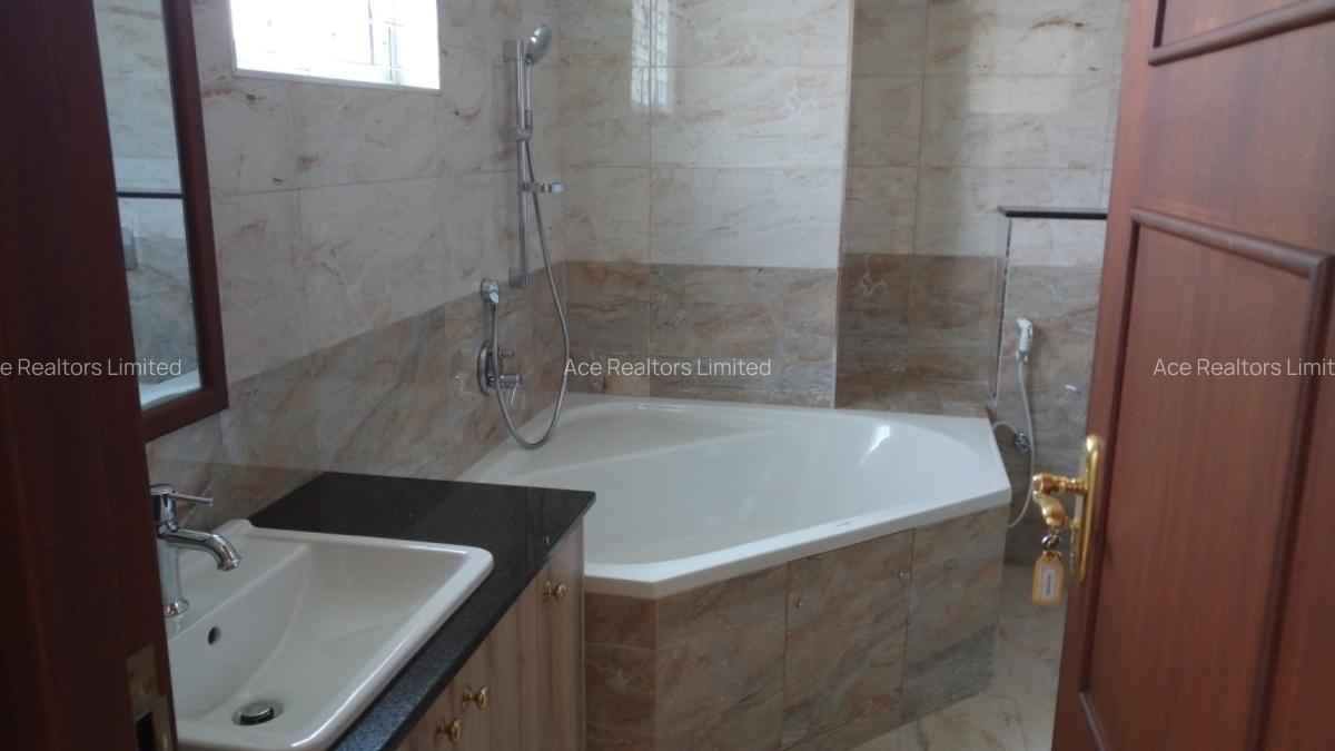3 Bed Apartment with En Suite at Parklands - 14