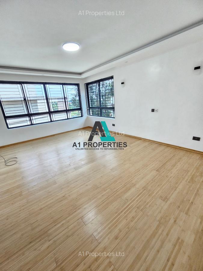 5 Bed Townhouse with En Suite in Lavington - 6