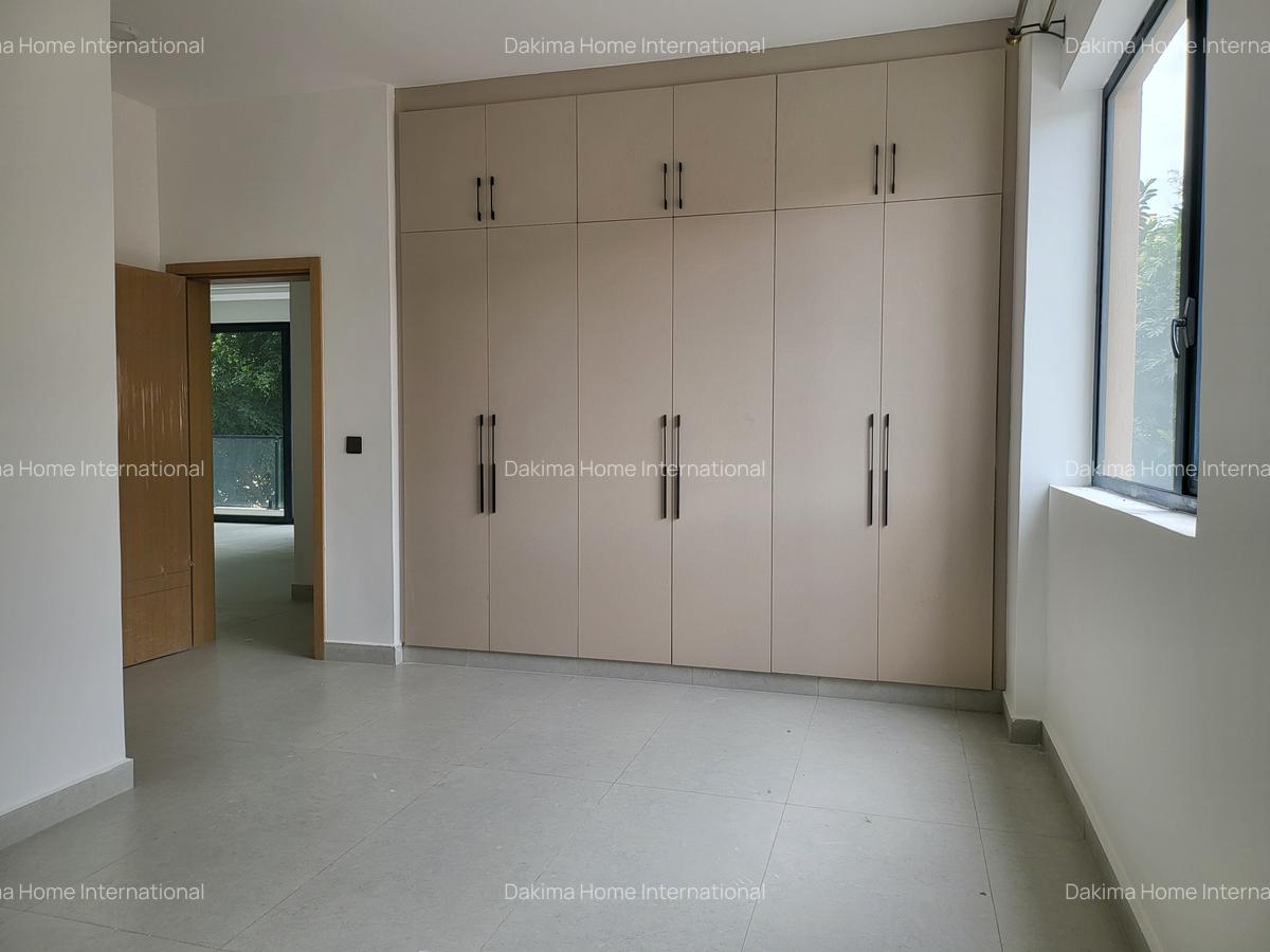 2 Bed Apartment with En Suite in Brookside - 11