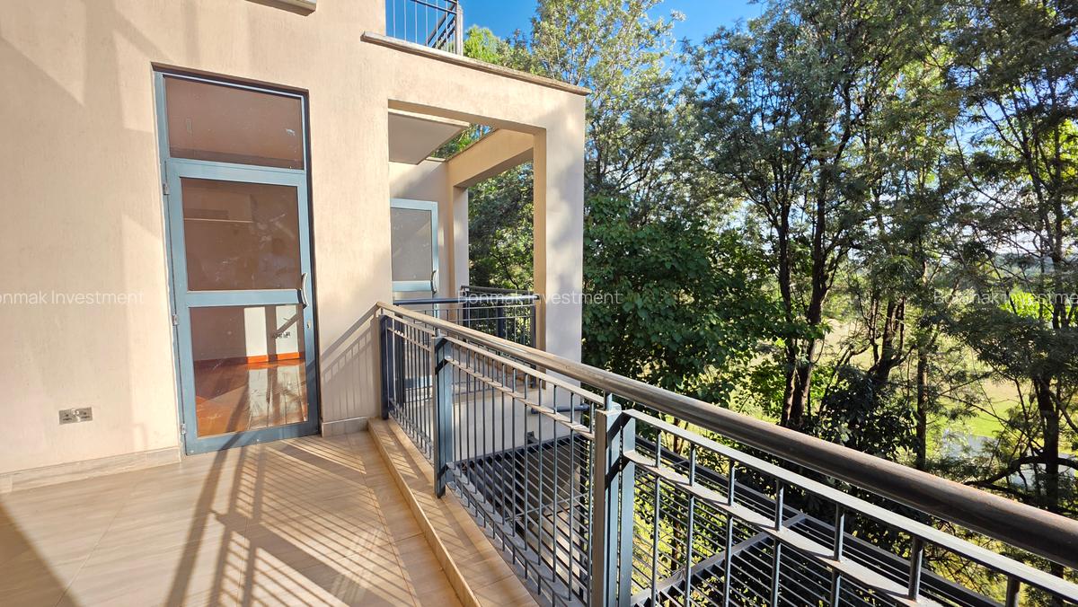 3 Bed Apartment with En Suite at Lavington - 8