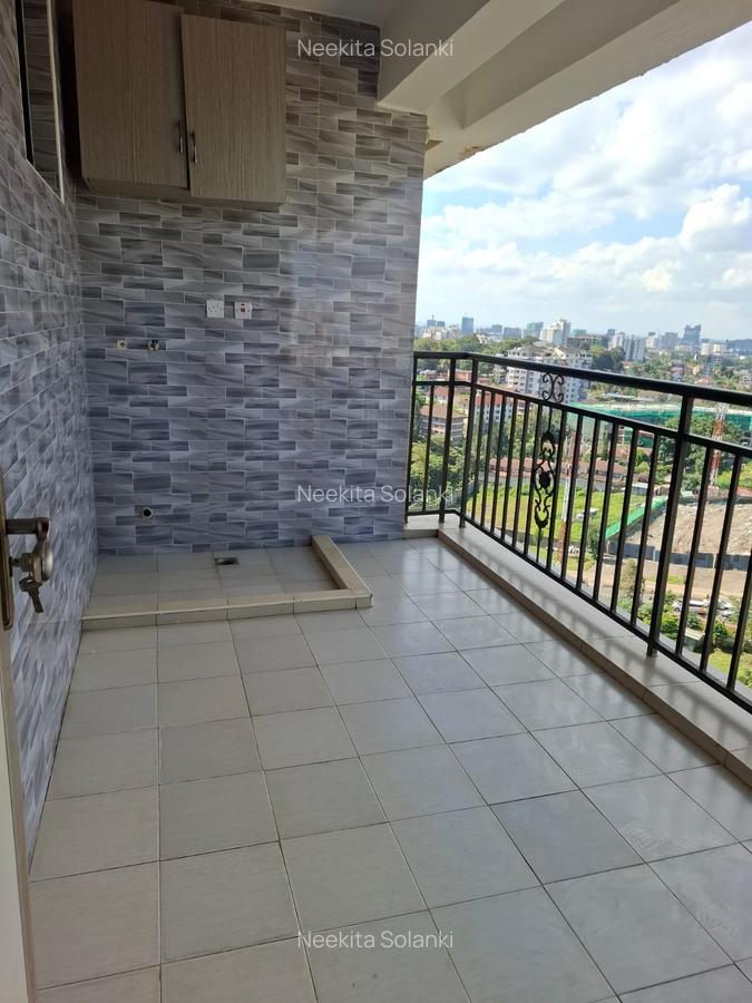 3 Bed Apartment with En Suite at Dennis Pritt Road - 4