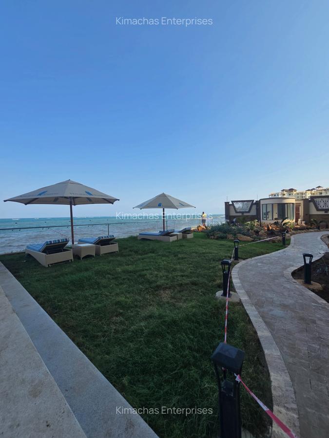 3 Bed Apartment with En Suite at 1St Ave - 4