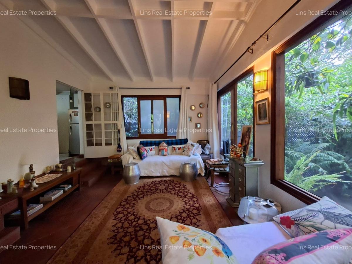 1 Bed House with En Suite in Rosslyn - 8