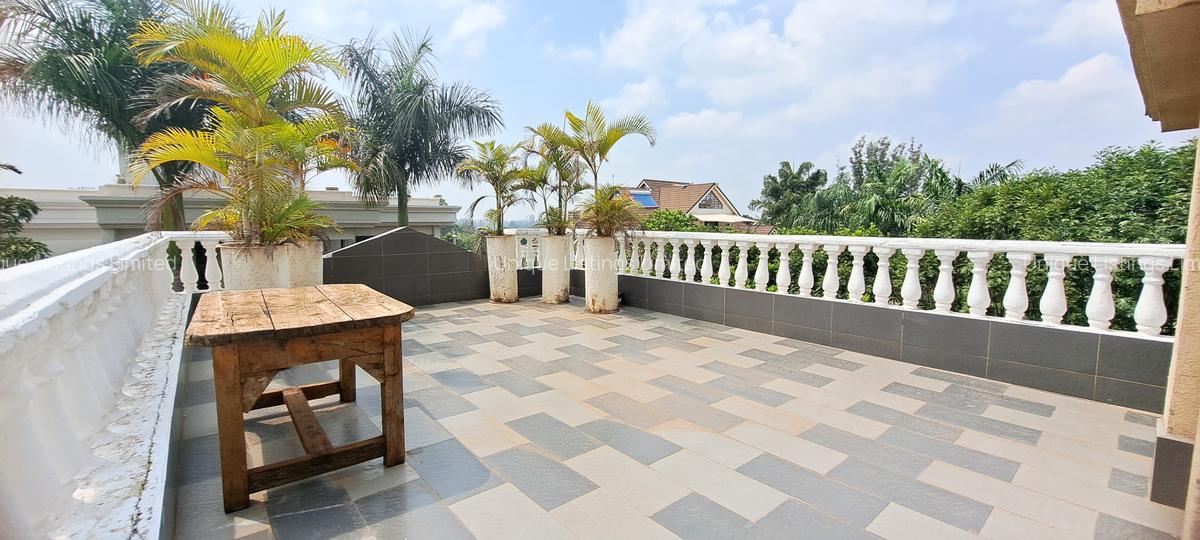 6 Bed House with En Suite in Ridgeways - 5