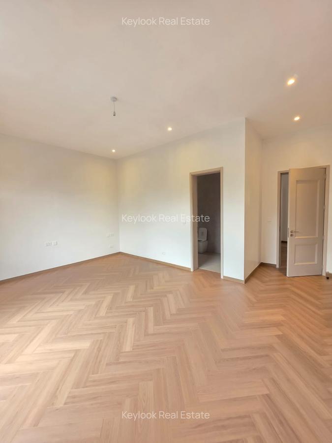 5 Bed Townhouse with En Suite at Lavington Green - 18