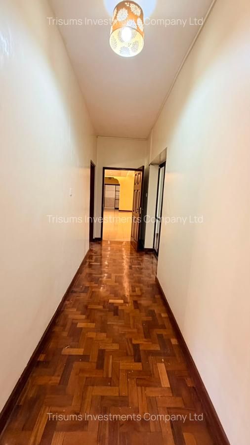 4 Bed Apartment with En Suite in Brookside - 6
