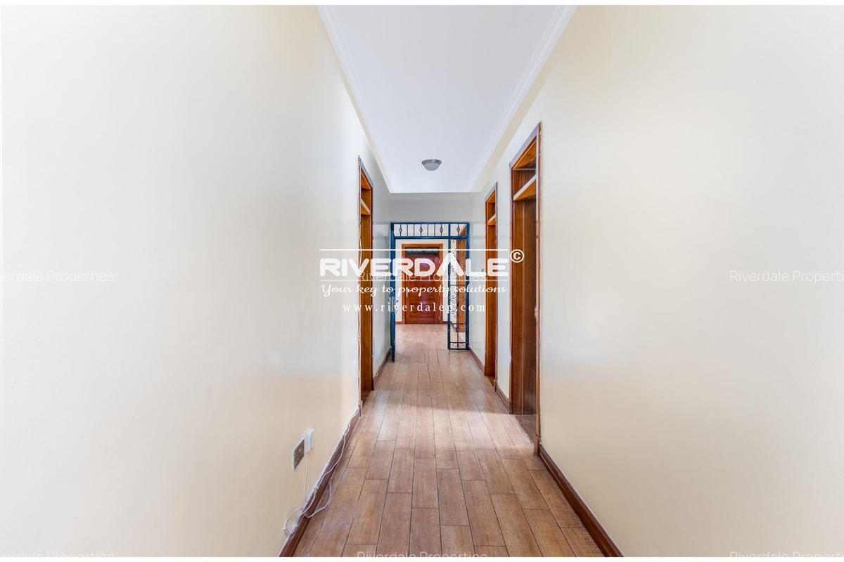 4 Bed Apartment with En Suite in Parklands - 5
