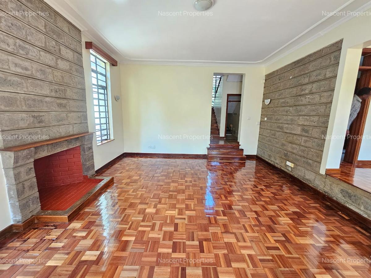 4 Bed House with En Suite in Rosslyn - 17