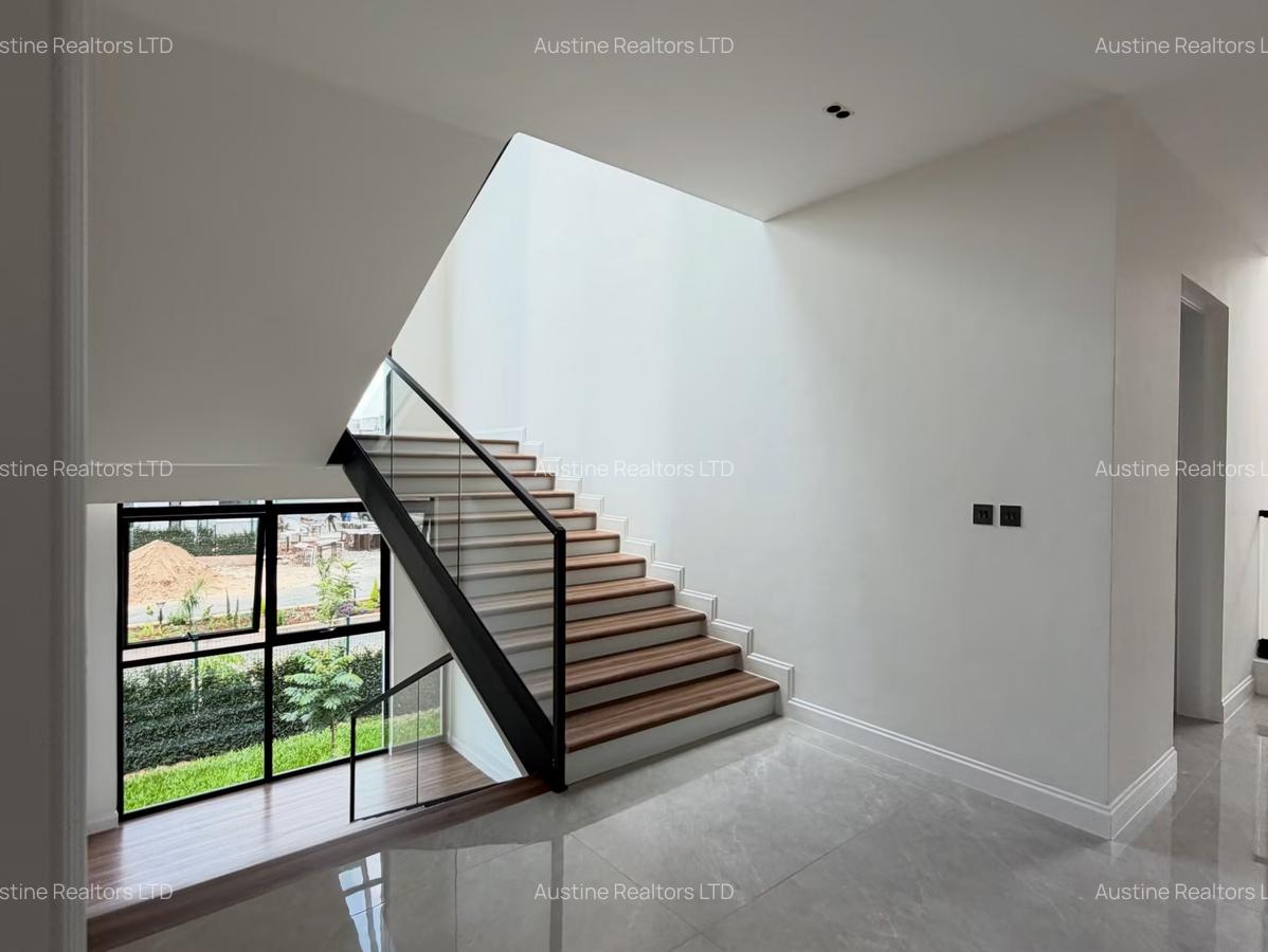 5 Bed Villa with En Suite in Runda - 10