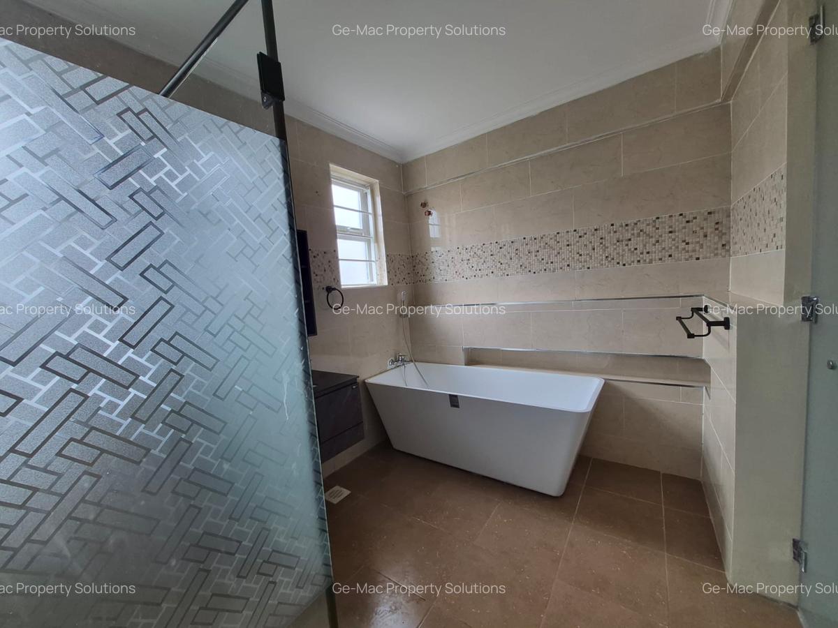 4 Bed House with En Suite in Thome - 8