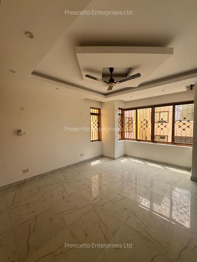3 Bed Apartment with En Suite at Off Links Road - 11