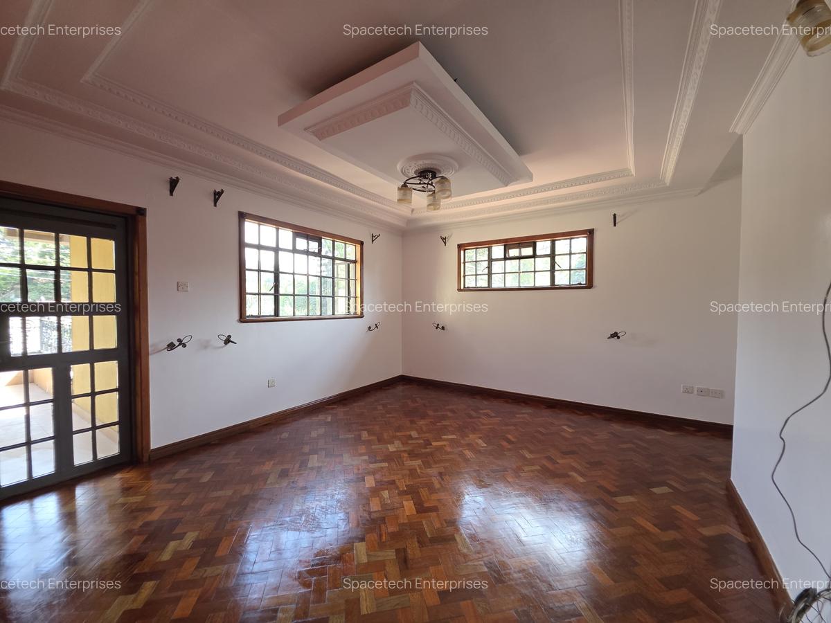 4 Bed House with En Suite in Runda - 9