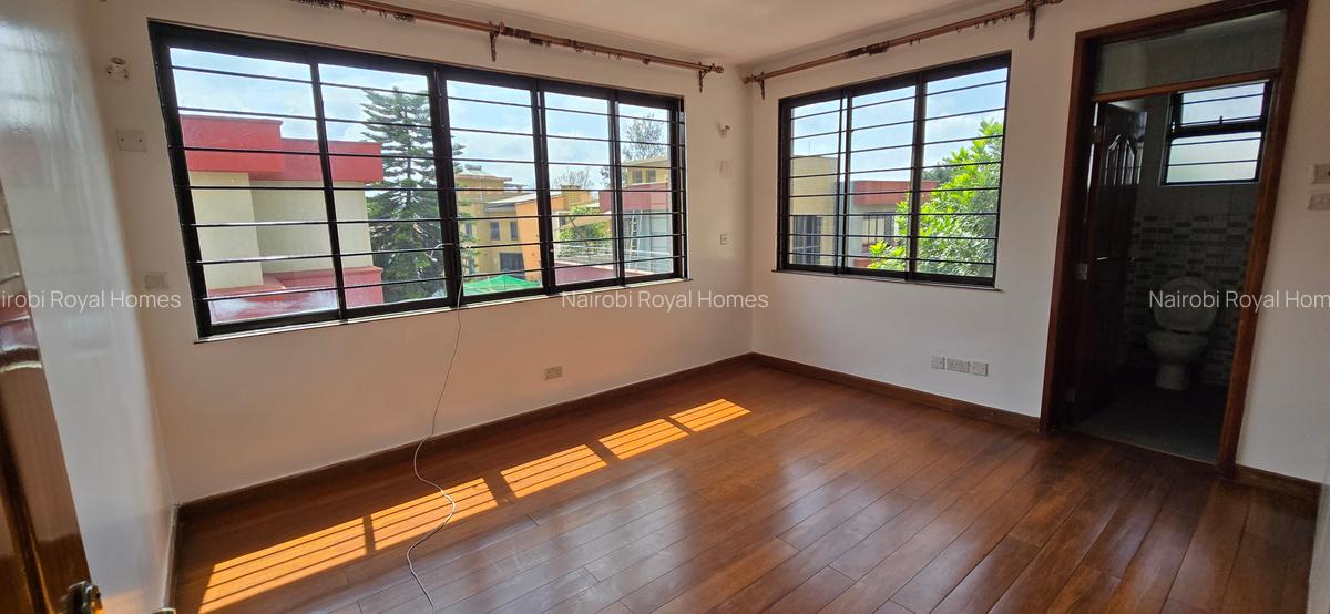 5 Bed Townhouse with En Suite at Lavington Convent Drive - 15