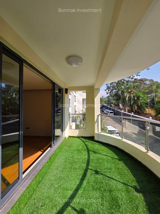 5 Bed Townhouse with En Suite at Lavington Green - 12