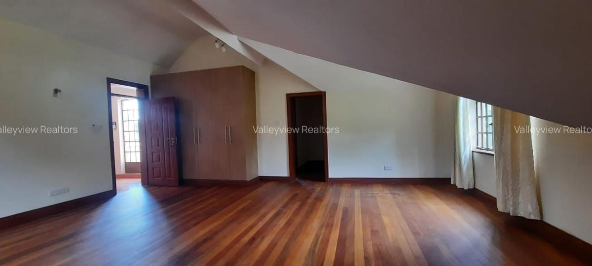 5 Bed Townhouse with En Suite at Lavington - 17
