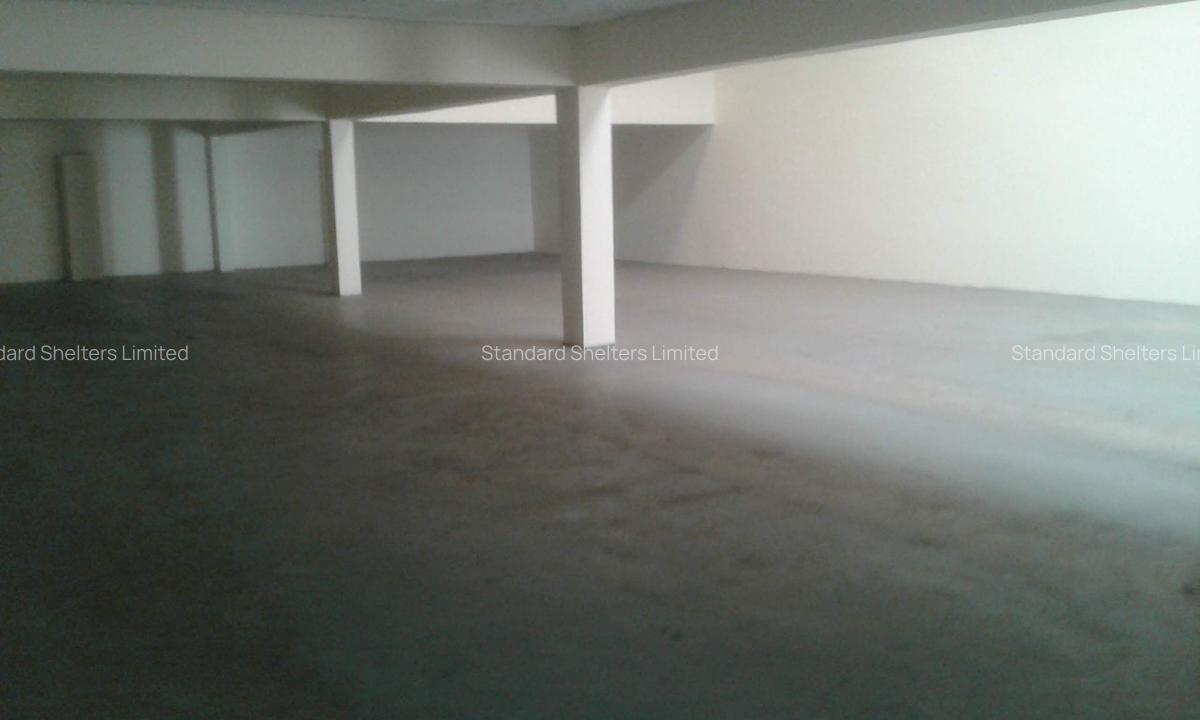 6,950 ft² Warehouse with Service Charge Included in Industrial Area - 18