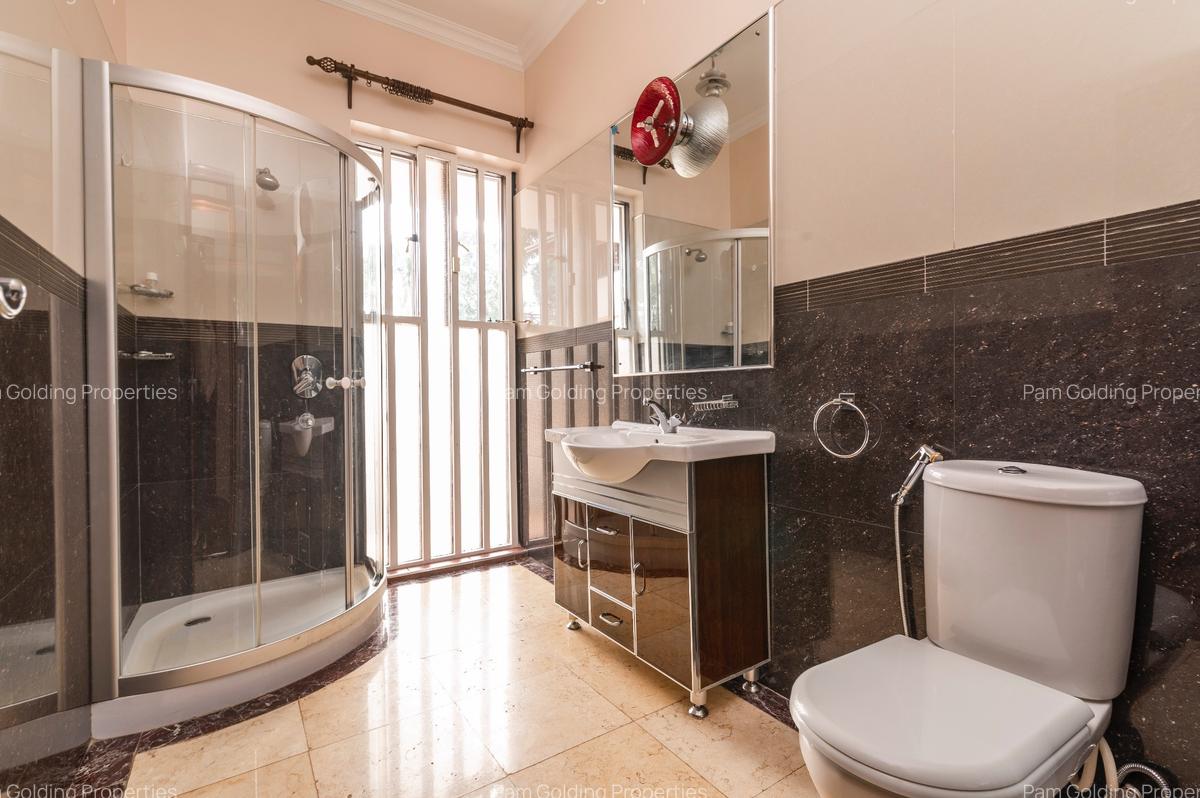 5 Bed House with En Suite in Runda - 12