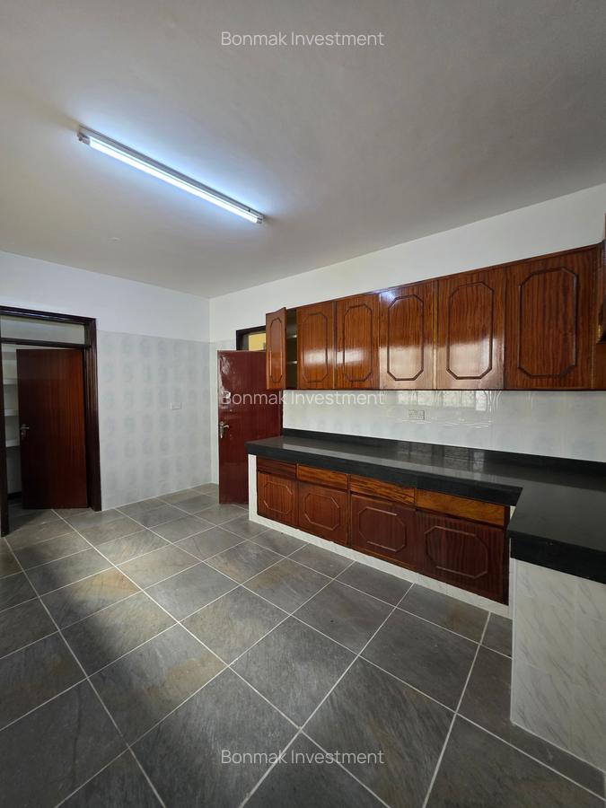 4 Bed Townhouse with En Suite at Kilimani - 9