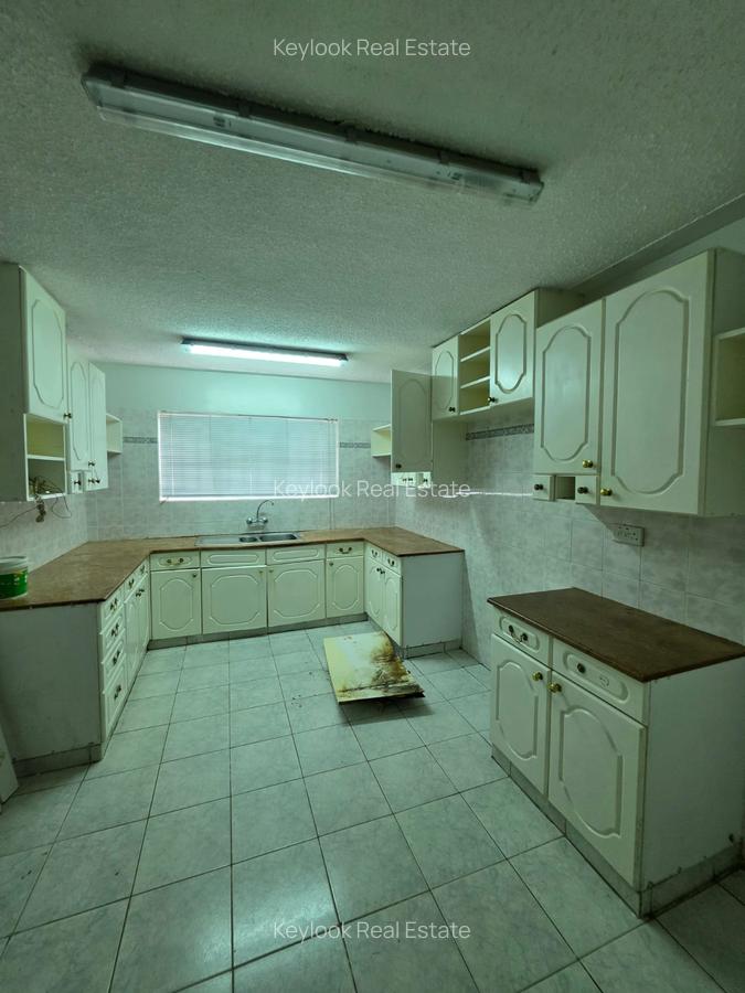 4 Bed Townhouse with En Suite at James Gichuru Road - 5