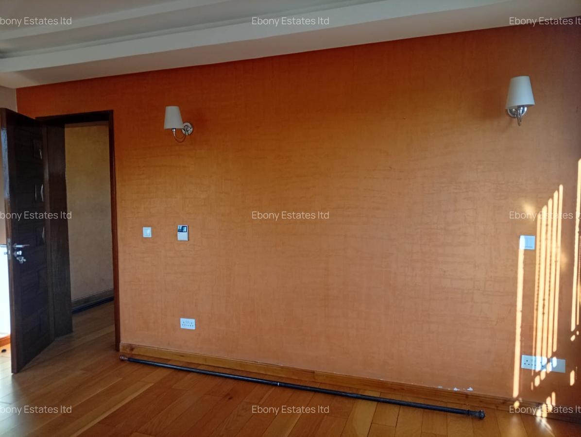 4 Bed Townhouse with En Suite in Lavington - 12