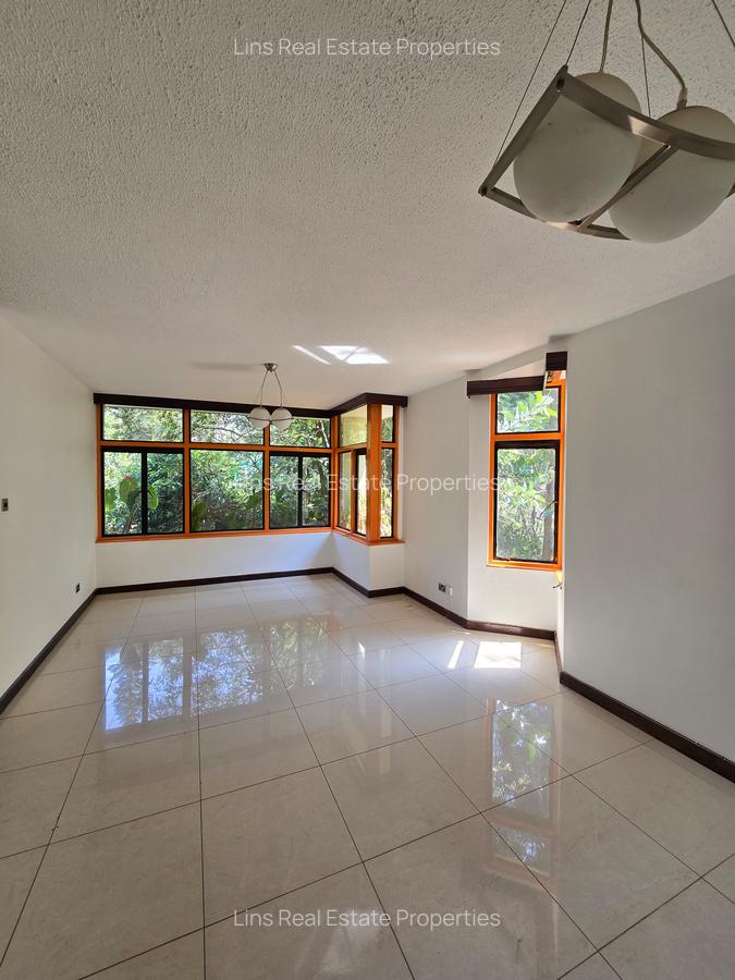 4 Bed Apartment with En Suite in Riverside - 10