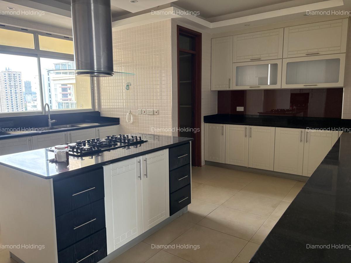 2 Bed Apartment with En Suite in Parklands - 7