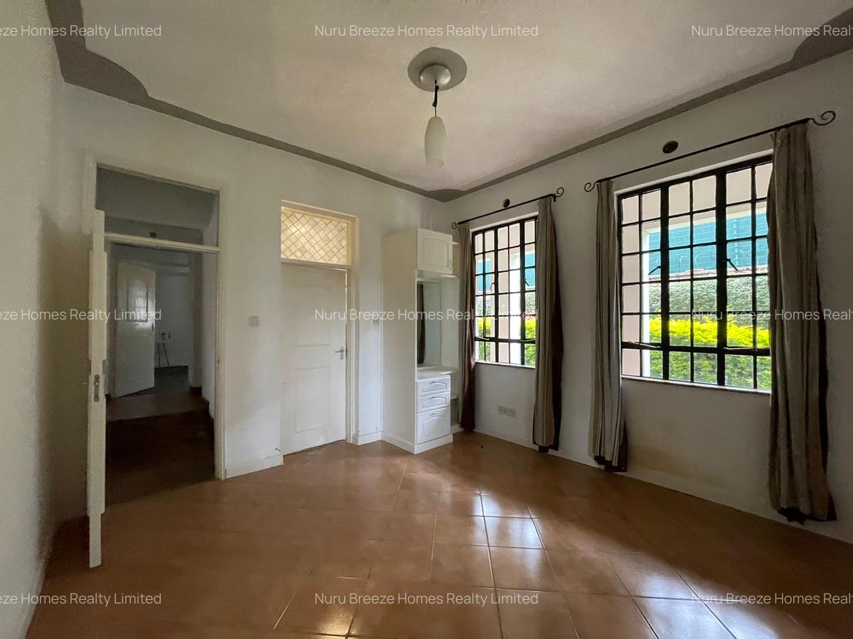 5 Bed House with En Suite in Runda - 13