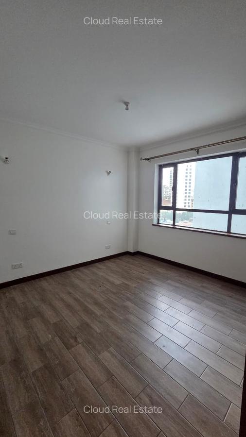 3 Bed Apartment with En Suite in Parklands - 10