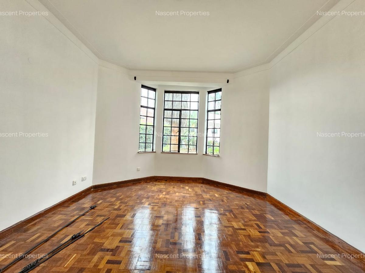 4 Bed House with En Suite in Nyari - 16
