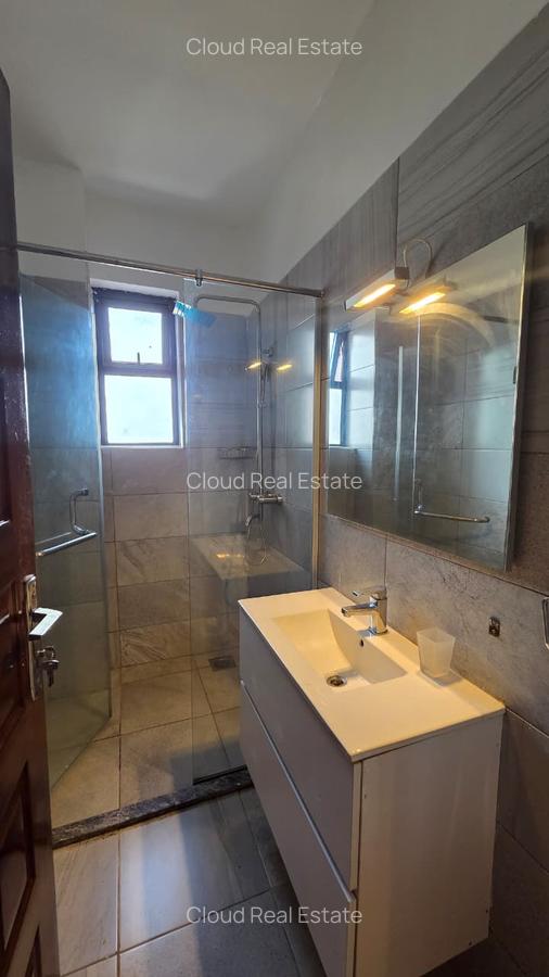 3 Bed Apartment with En Suite in Parklands - 8