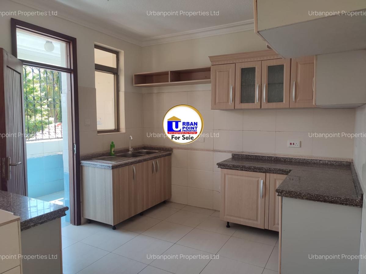 2 Bed Apartment with En Suite at Greenwood - 11