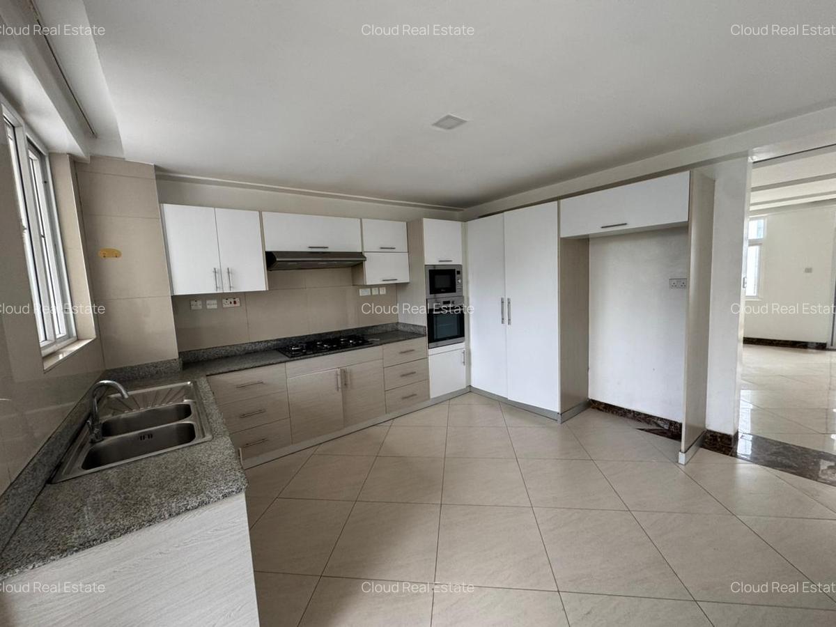 3 Bed Apartment with En Suite in Lavington - 9