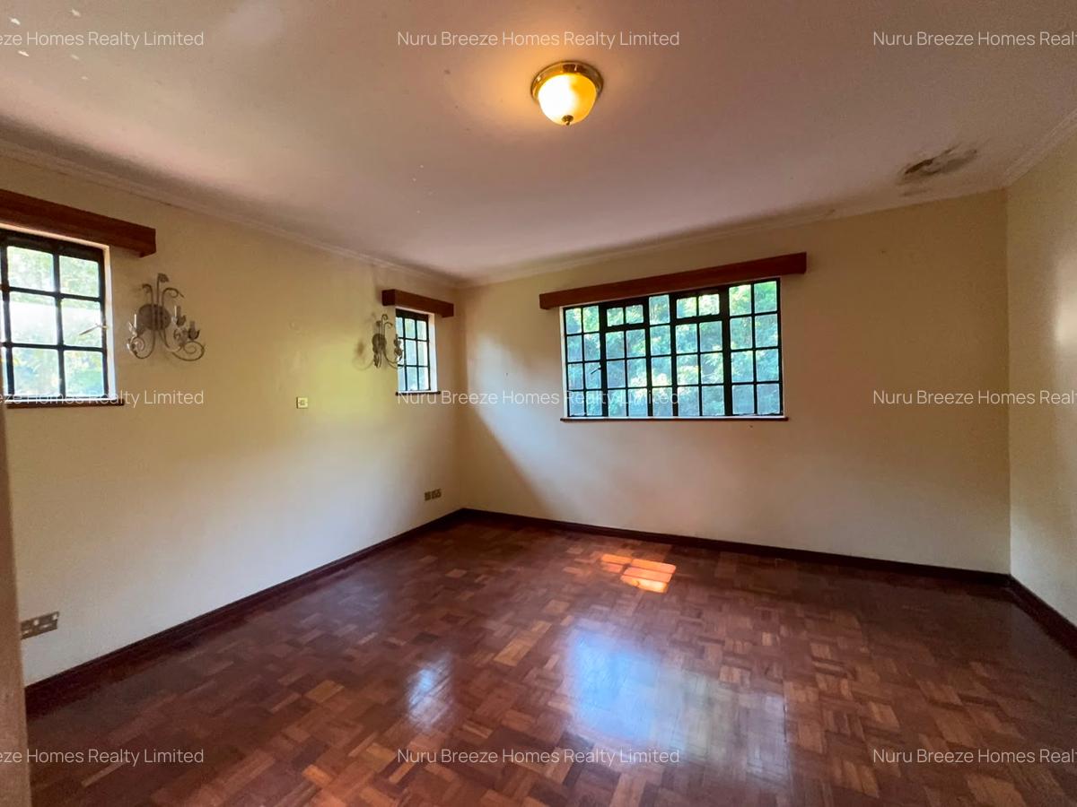4 Bed Townhouse with En Suite in Kitisuru - 19