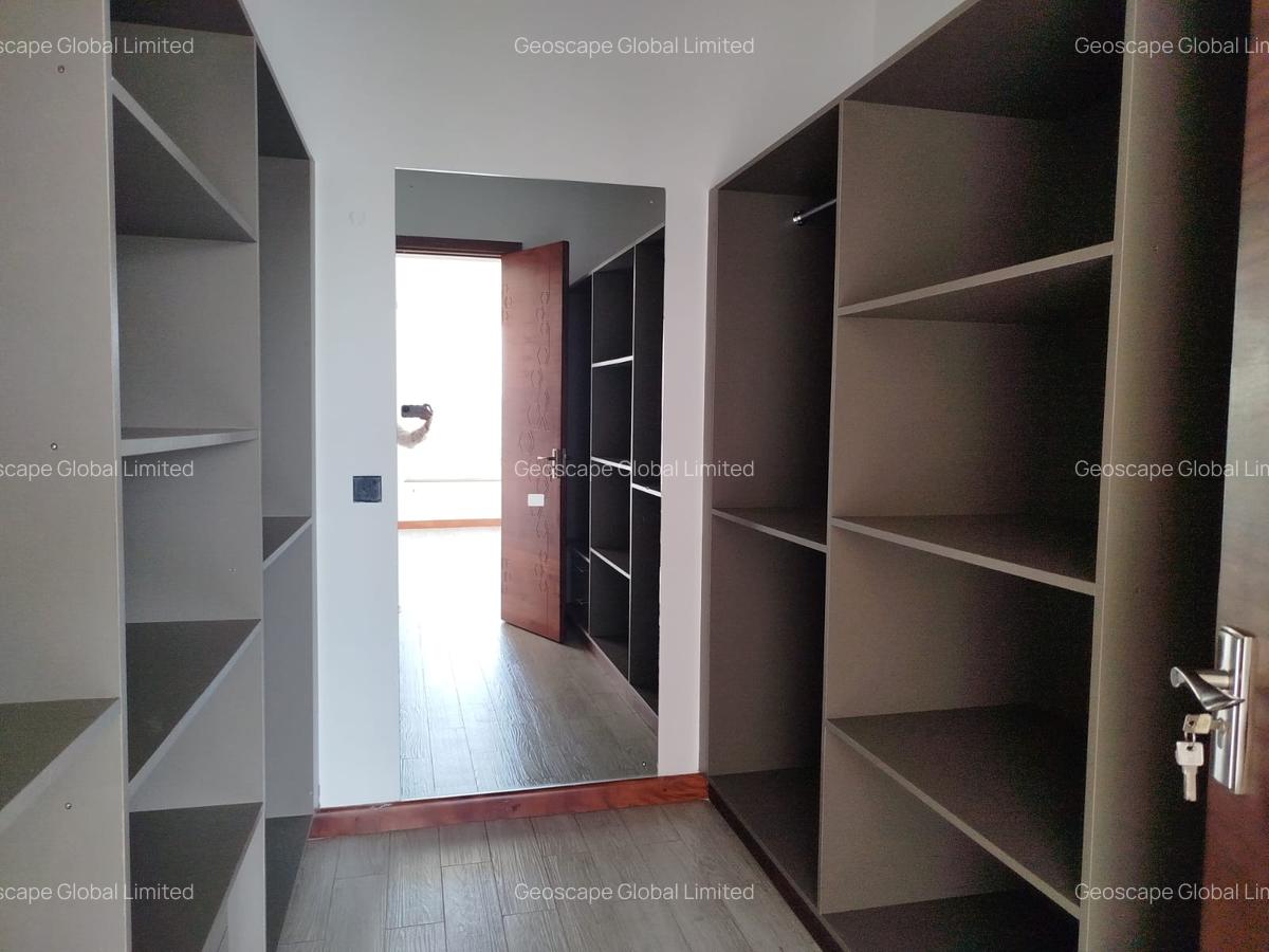 4 Bed Apartment with En Suite in General Mathenge - 16