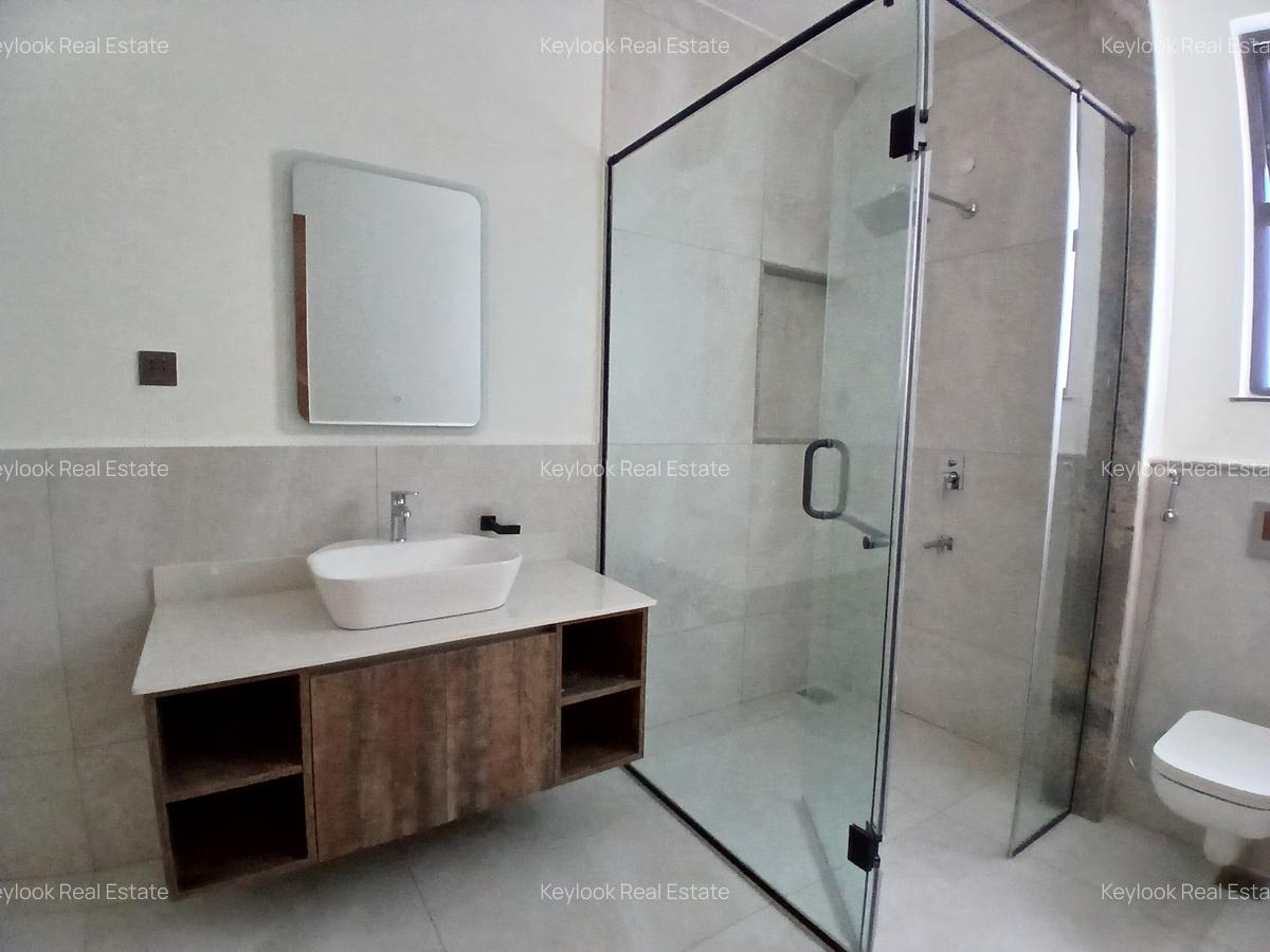 5 Bed Townhouse with En Suite at Lavington Green - 8