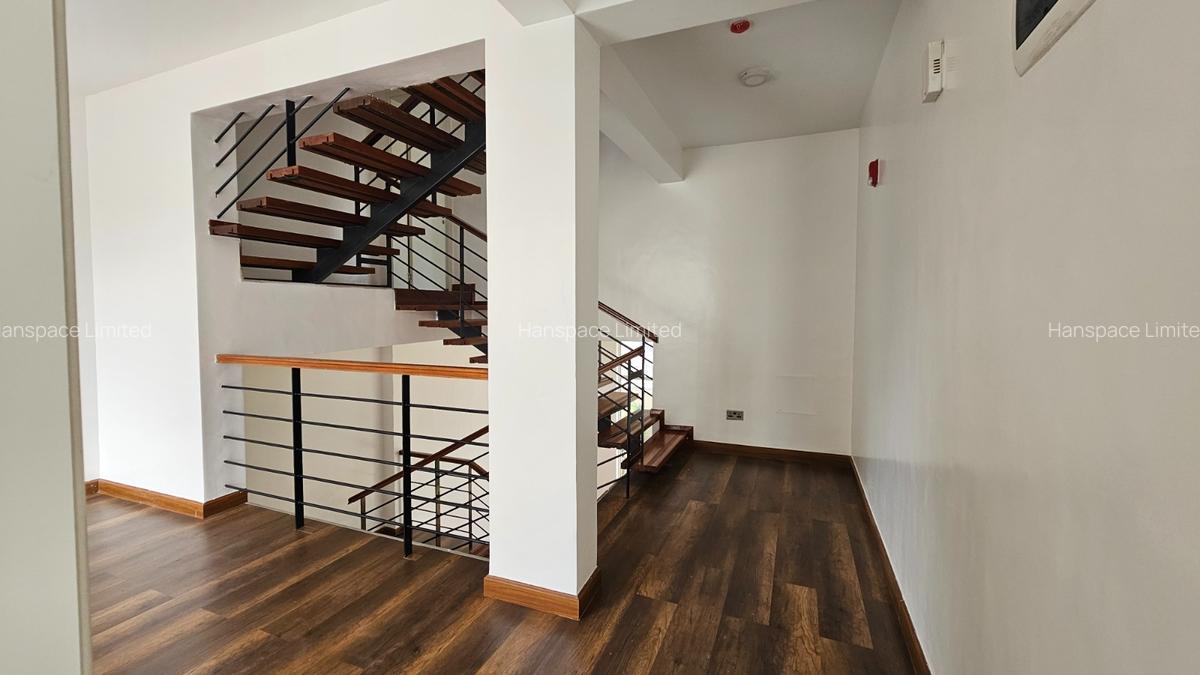 4 Bed Villa with En Suite in Lavington - 16