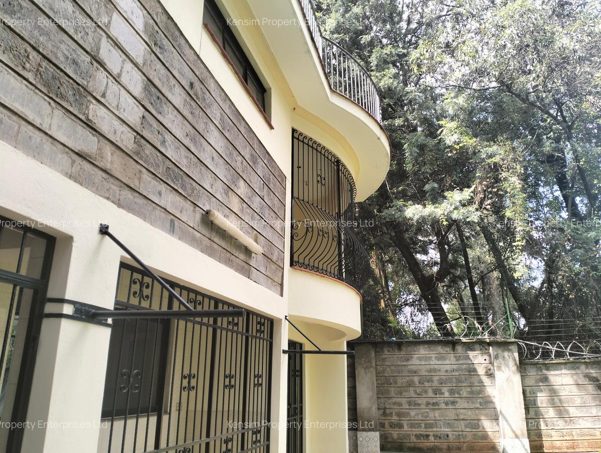4 Bed Townhouse with En Suite in Westlands Area - 1